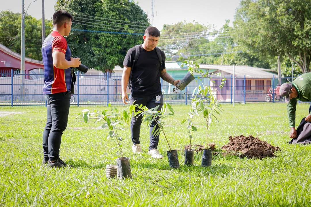 Com-o-apoio-da-Secretaria-Municipal-de-Meio-Ambiente-a-Escola-Balbina-Mestrinho-realizou-nesta-12.jpg