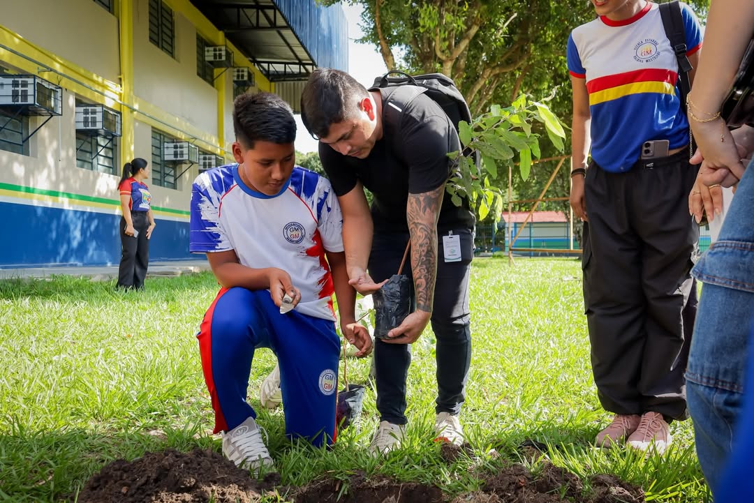 Com-o-apoio-da-Secretaria-Municipal-de-Meio-Ambiente-a-Escola-Balbina-Mestrinho-realizou-nesta-13.jpg